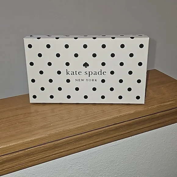Kate Spade Clutch Card Holder with Gift Bag - Picture 11 of 11